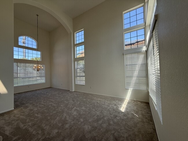 Building Photo - 593 Parkside Dr