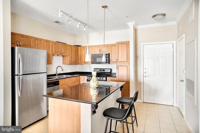 Primary Photo - 12921 Centre Park Cir