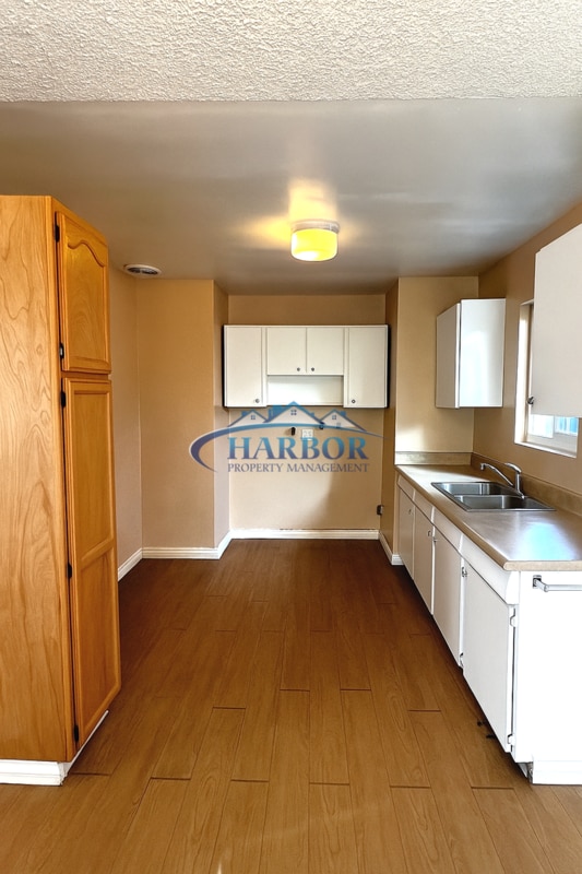 Building Photo - 4747-4747 W 160th St