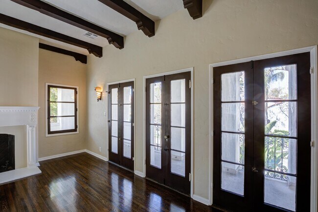 Building Photo - 176 S Orange Dr