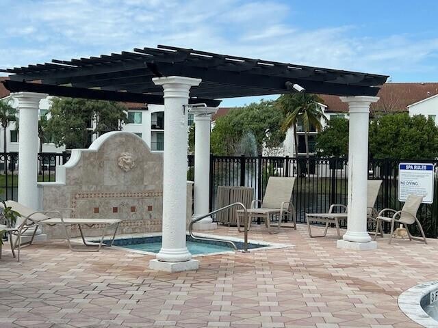 Building Photo - 1105 Villa Cir