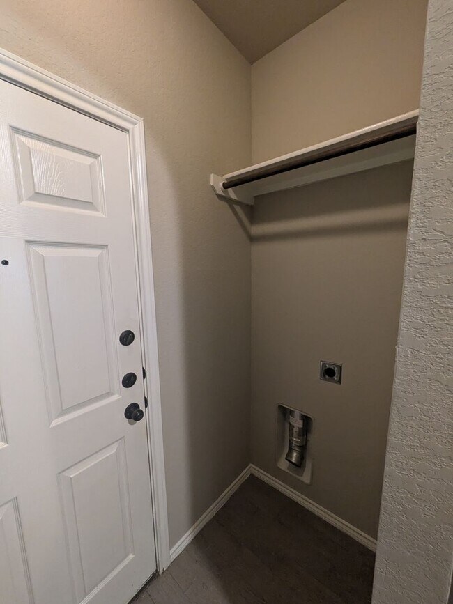 Building Photo - 5826 Grandwood Dr