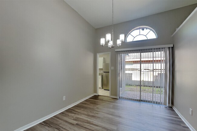Building Photo - 17423 Saxon Dr