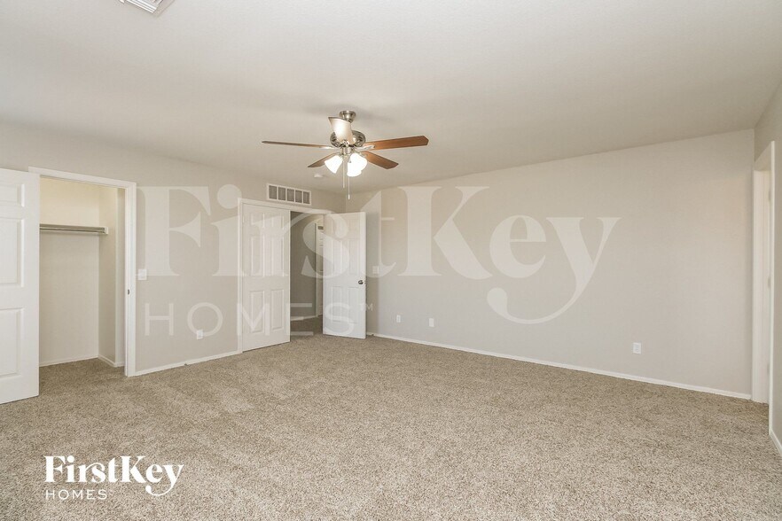 Building Photo - 2278 E Spruce Dr