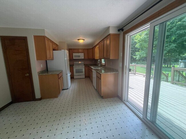 Building Photo - 158 Tina Dr