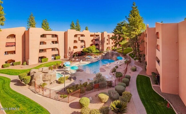 Building Photo - 4303 E Cactus Rd