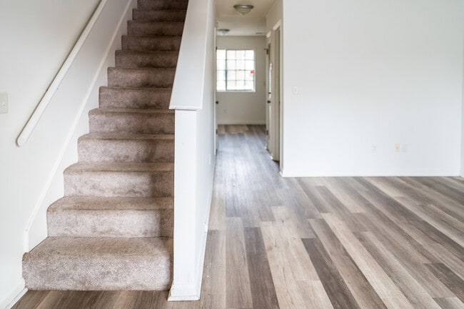 Building Photo - 106 Kimeran Ln