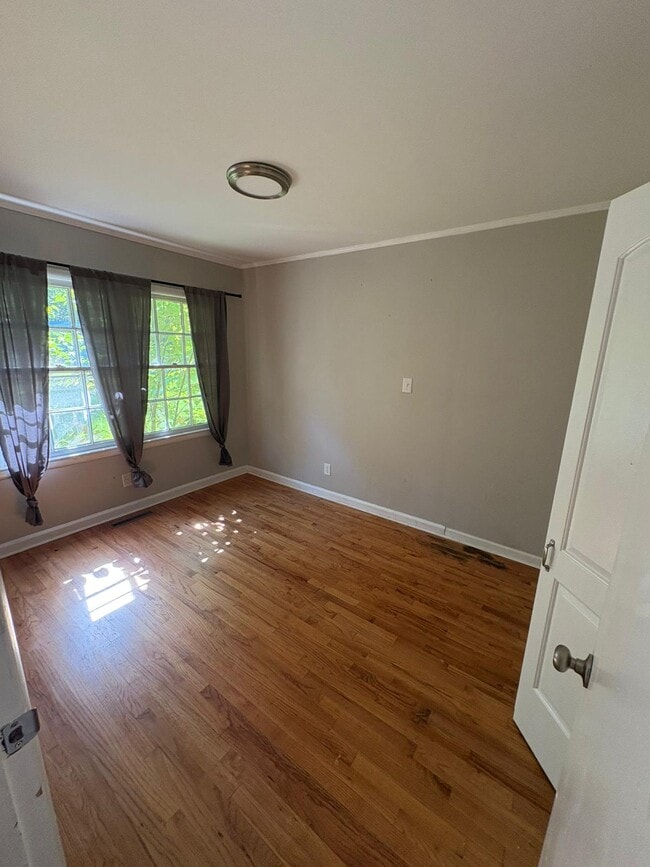 Building Photo - 4322 Fairfax Dr