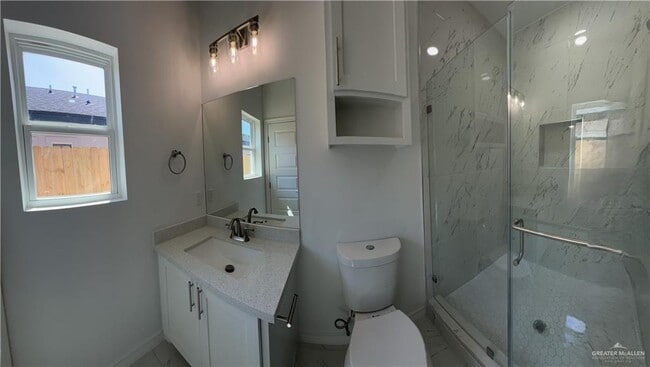 Building Photo - 15 Selena St