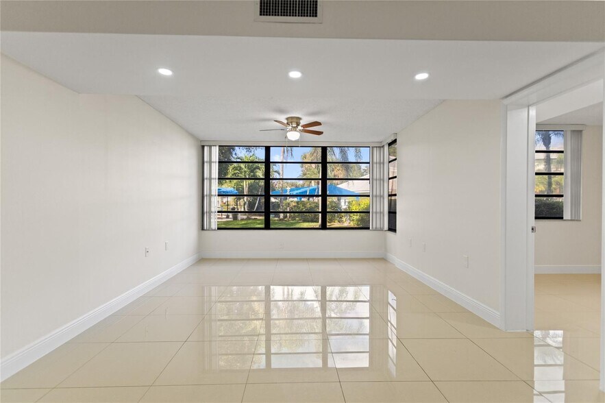 Building Photo - 1719 Whitehall Dr