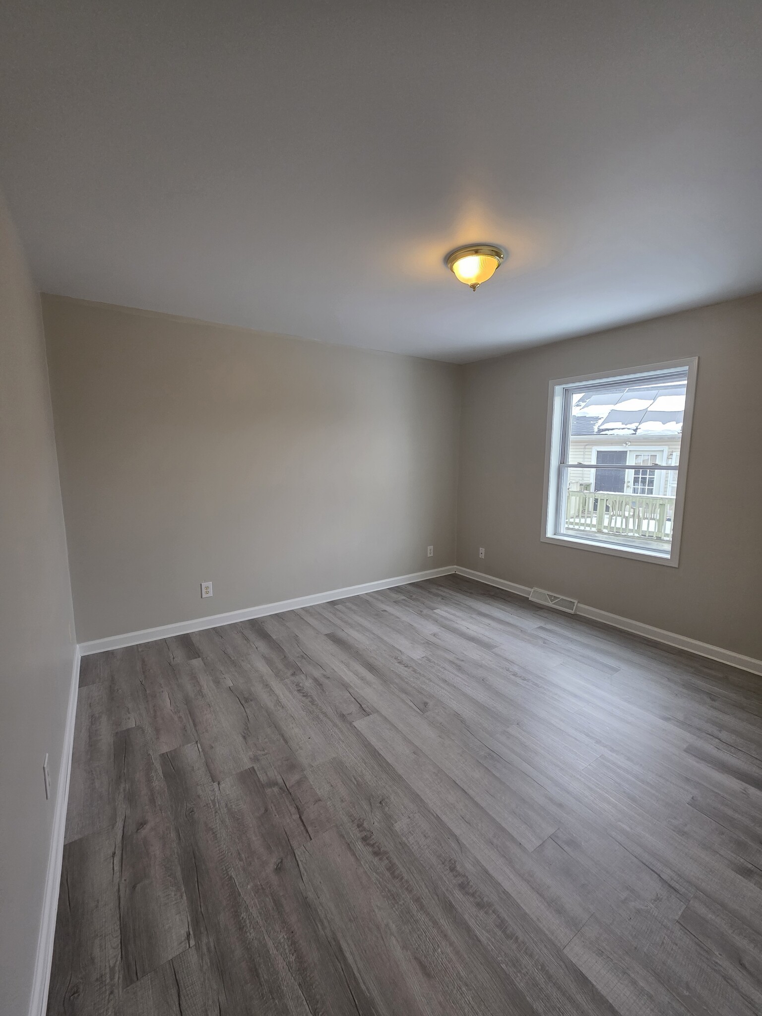 Building Photo - 10 Susquehanna Dr