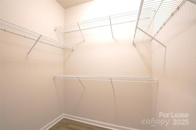 Building Photo - 9510 Birkwood Ct