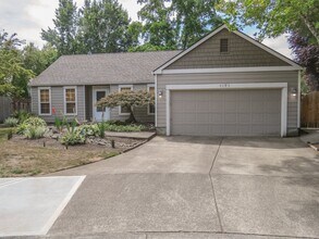 Building Photo - Charming 3 bedroom 2 bathroom home availab...