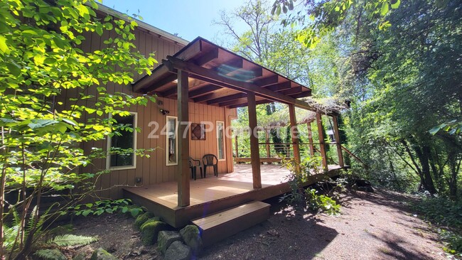 Building Photo - Stunning Home in Tranquil SW Neighborhood