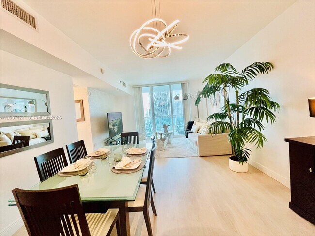 Building Photo - 950 Brickell Bay Dr