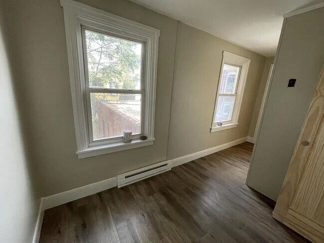 Building Photo - Dickinson Students - 3 Bedroom Available!