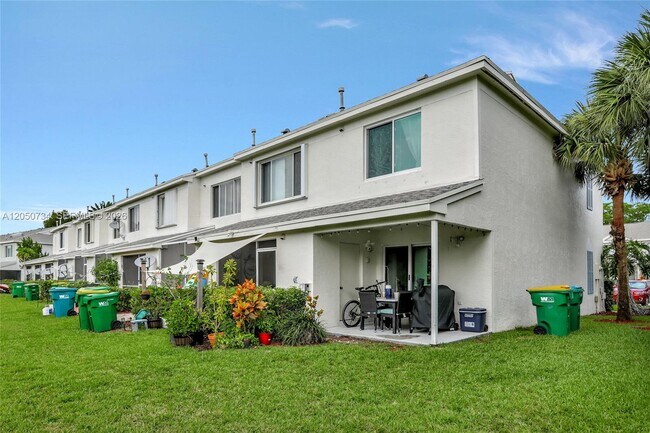 Building Photo - 7921 Sanibel Dr