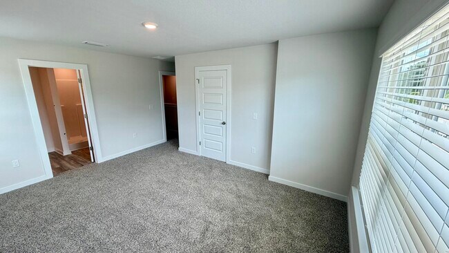 Building Photo - 13 S Main Deck Dr