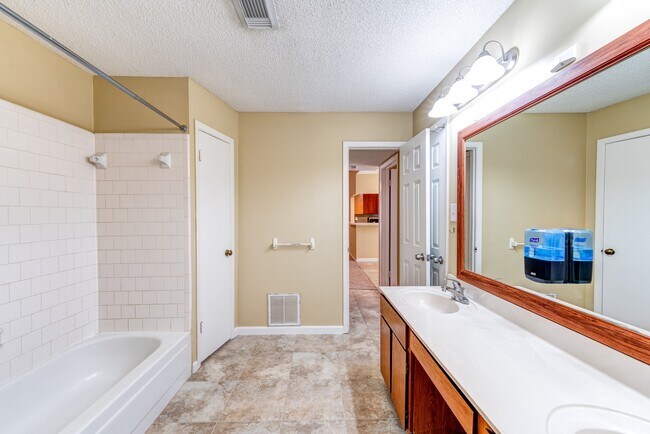 Building Photo - 24206 Landing Way Dr