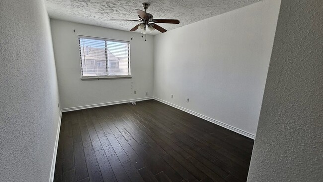 Building Photo - 6436 Kentwick Dr