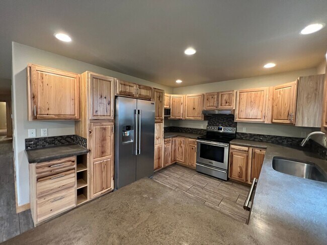 Building Photo - Beautiful Single Level home in Sisters!