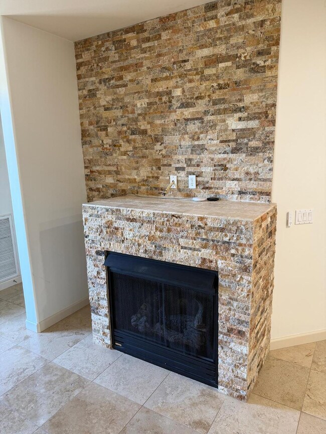 Building Photo - 7291 N Scottsdale Rd