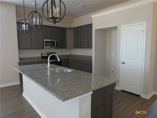 Building Photo - 6308 Golden Gate Dr