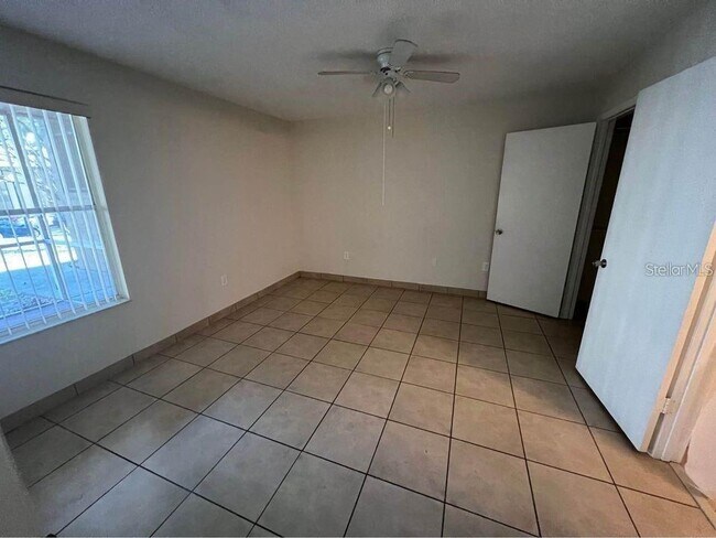 Building Photo - 976 Leeward Pl
