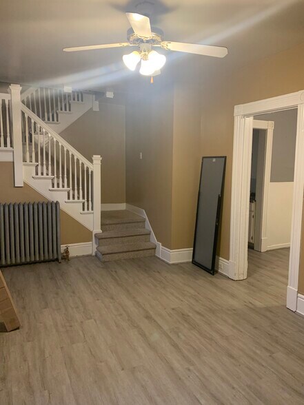 Building Photo - 816 N Sheridan St