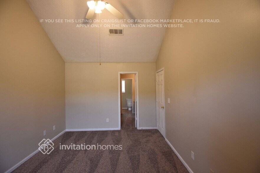 Building Photo - 727 Trickle Ln