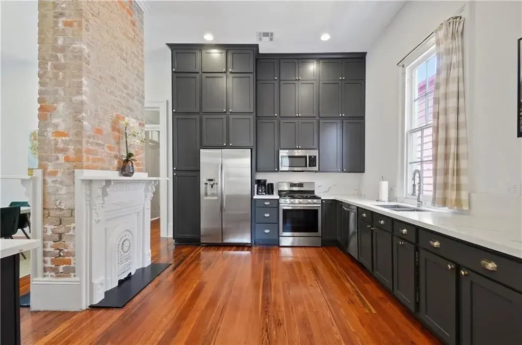 Building Photo - 435 Bouny St