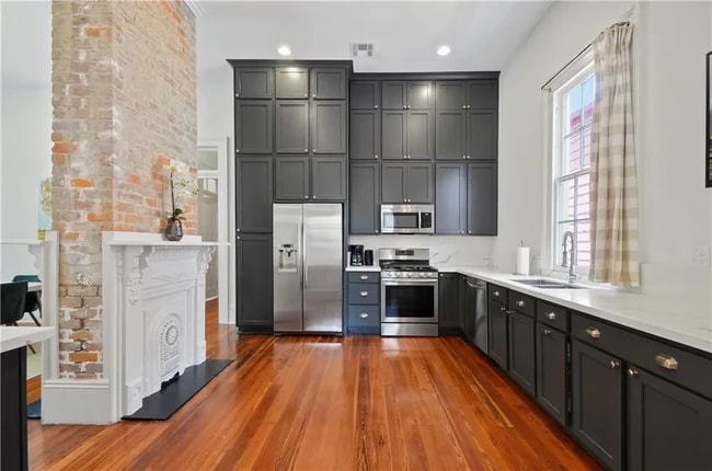 Building Photo - 435 Bouny St