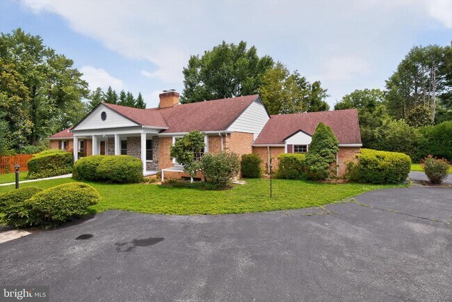 Building Photo - 9612 Annlee Terrace