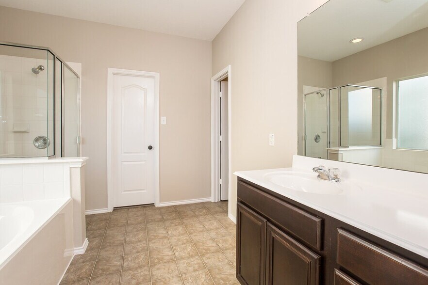 Building Photo - 7615 Shavano Ln