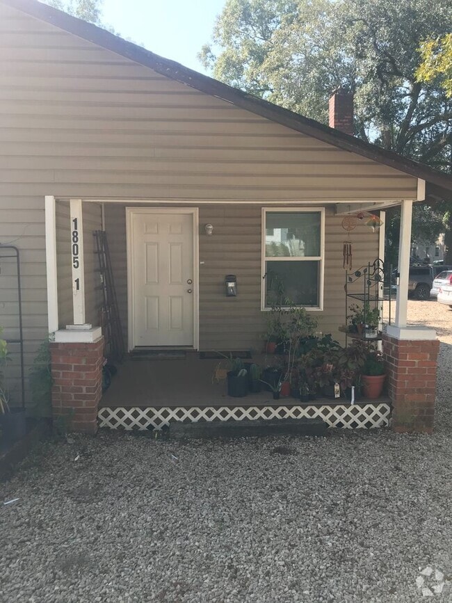 Building Photo - 1805 W Pensacola St