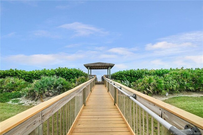 Building Photo - 10044 S Ocean Dr