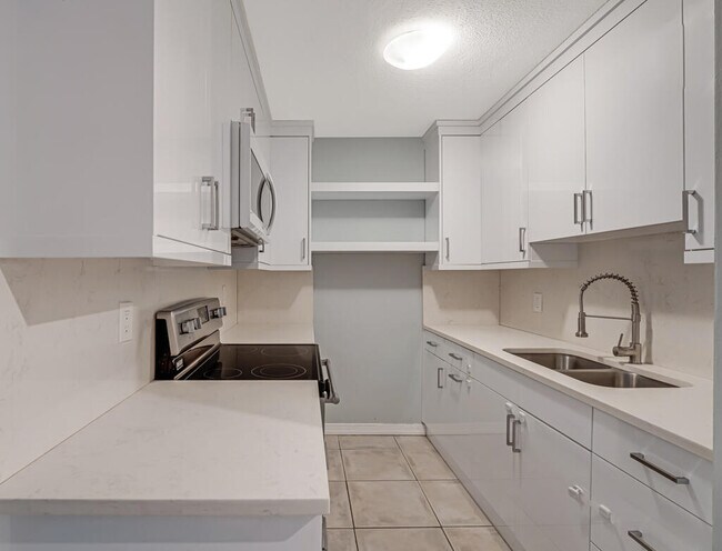 Building Photo - 3915 S Flagler Dr