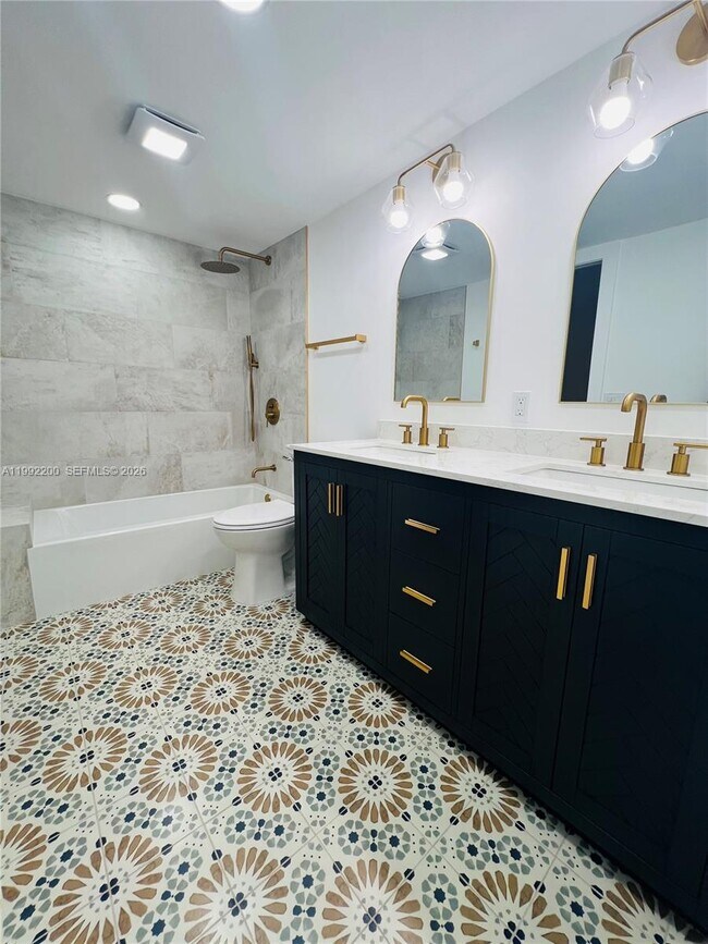 Building Photo - 2402 Antigua Cir