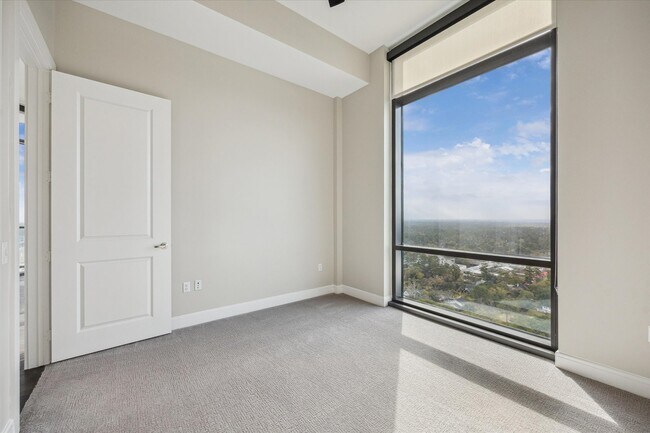 Building Photo - 9757 Katy Fwy