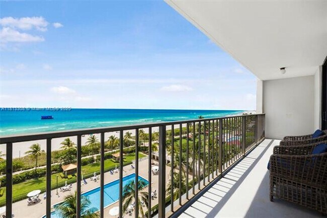 Building Photo - 2625 Collins Ave