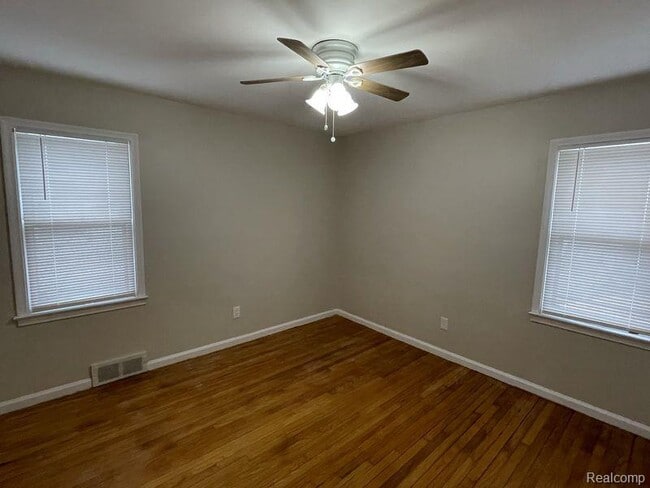 Building Photo - 3351 Garden Ave