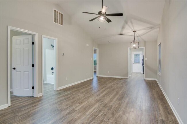 Building Photo - 684 Brook Trail