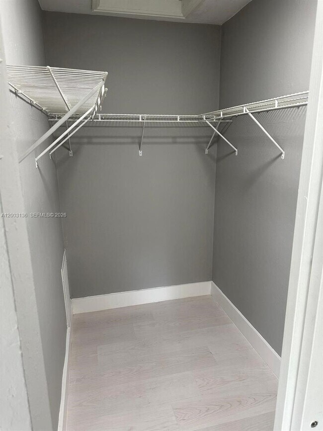 Building Photo - 2016 Miami Rd