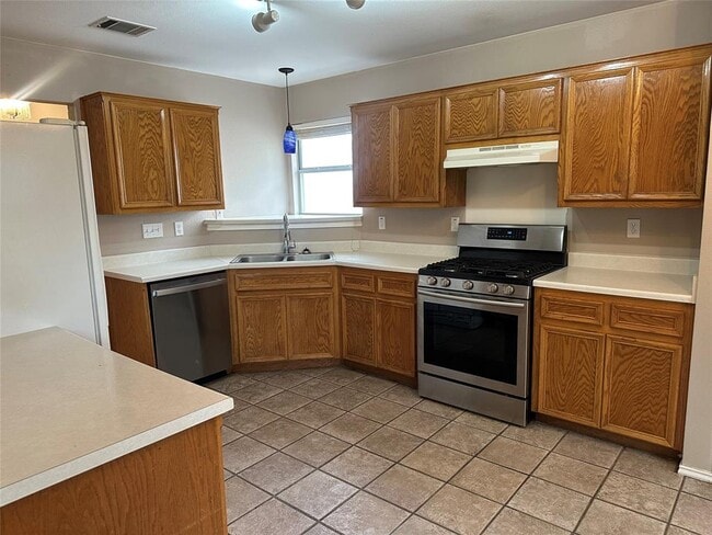 Building Photo - 1013 Great Britain Blvd