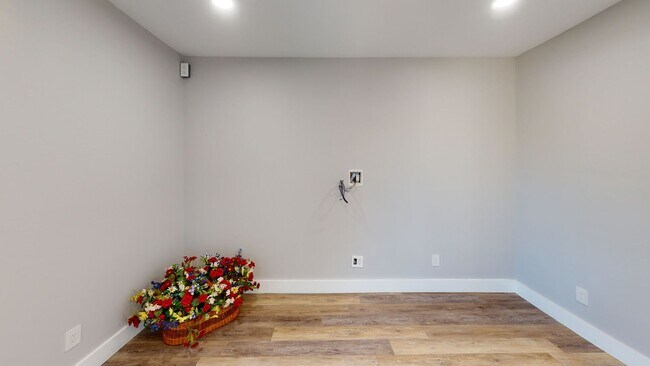 Building Photo - 1319 Forest Ave
