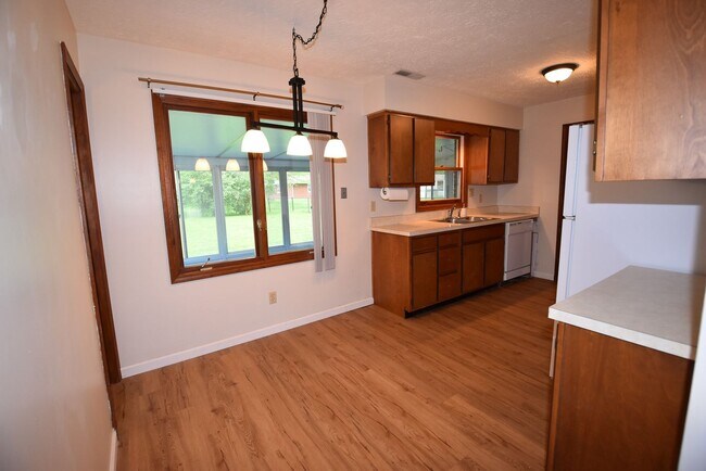 Building Photo - Single Level, Two Bedroom House in Greenfield
