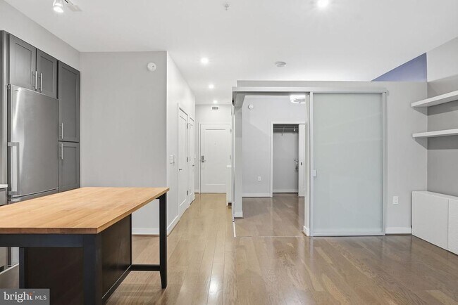 Building Photo - 1320 Fenwick Ln