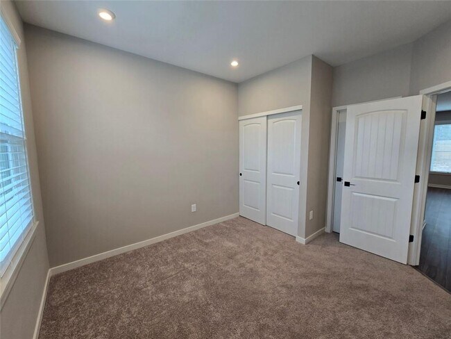 Building Photo - 196 Catalpa Grv