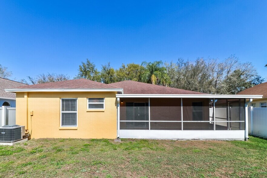 Building Photo - 3304 Pin Oak Ln