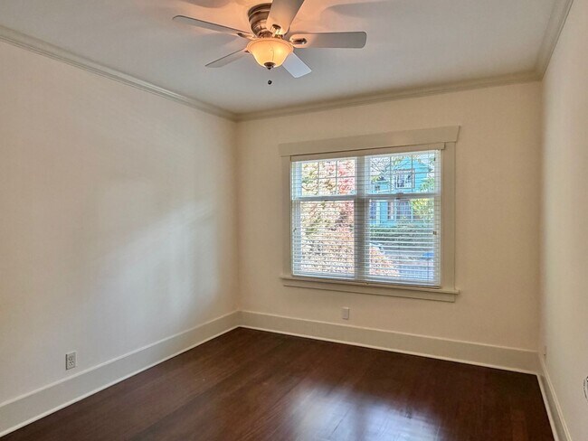 Building Photo - Charming Phinney Ridge Retreat - Spacious 3 Bedroom Home w/Fenced Yard & Garage! AVAILABLE NOW!